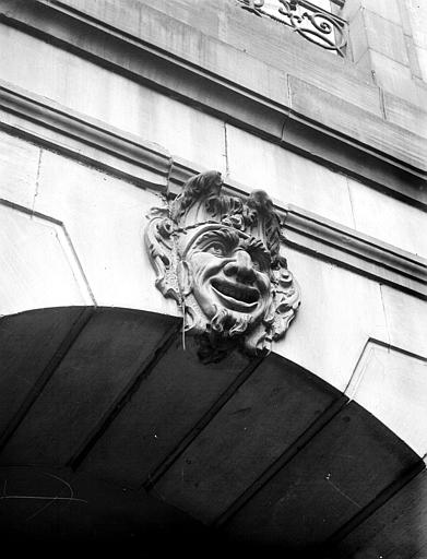 Cour intérieure : mascaron