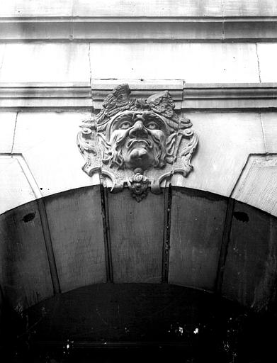 Cour intérieure : mascaron