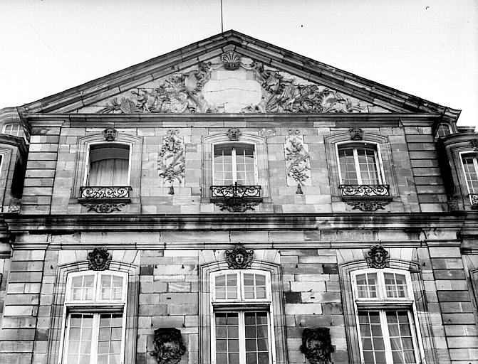 Fronton de la façade