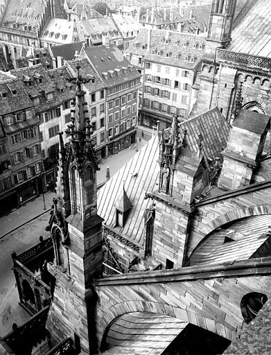 Vue sur la ville prise de la cathédrale : élévation nord