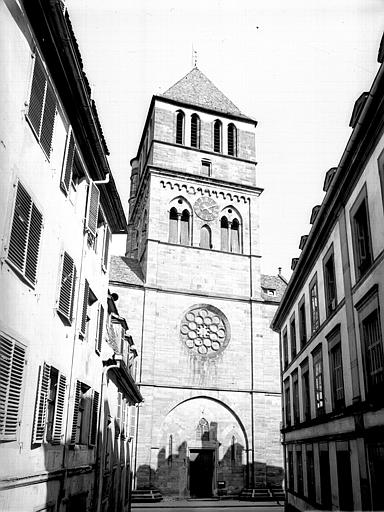 Clocher, porche et façade ouest