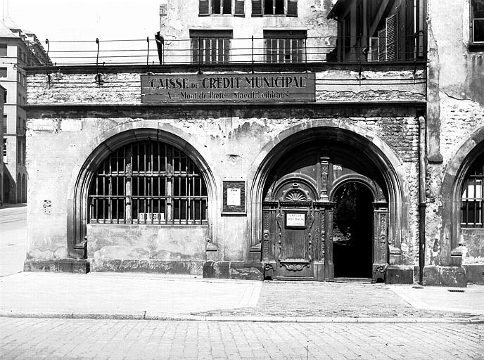 Façade, rez-de-chaussée et portail