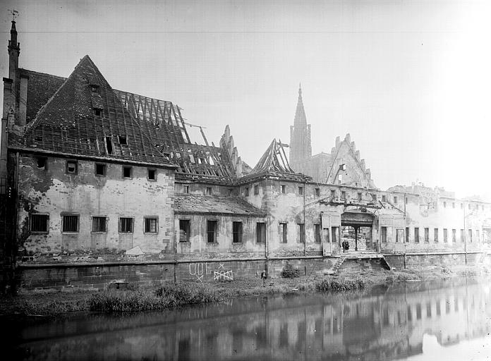 Vue d'ensemble, après le bombardement du 11 août 1944