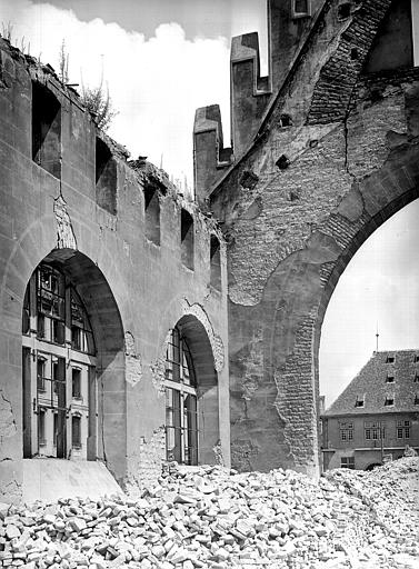 Vue intérieure des bâtiments sinistrés