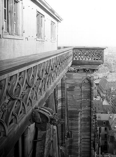 Balustrade sur la terrasse nord