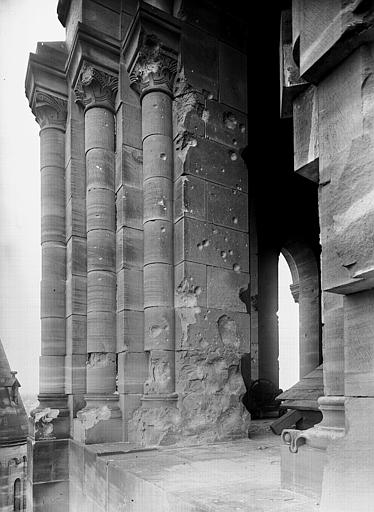 Tour lanterne détériorée