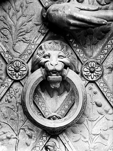 Poignée de porte : tête de lion