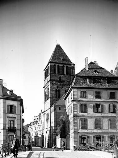 Vue du pont, façade ouest et clocher-porche