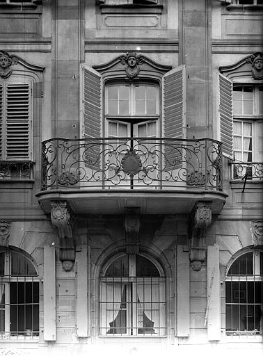 Détail du balcon en fer forgé