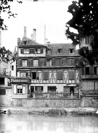 Façade sur l'Ill avec terrasse