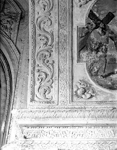 Transept, décoration intérieure en stuc : personnage