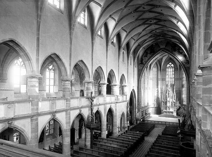 Vue intérieure de la nef, prise de la tribune des orgues