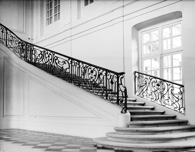 Rampe d'escalier en fer forgé du rez-de-chaussée