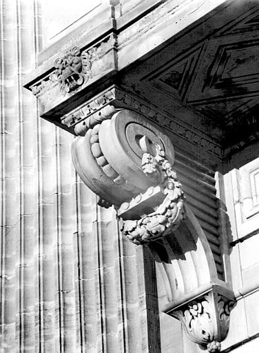 Console de la façade ouest