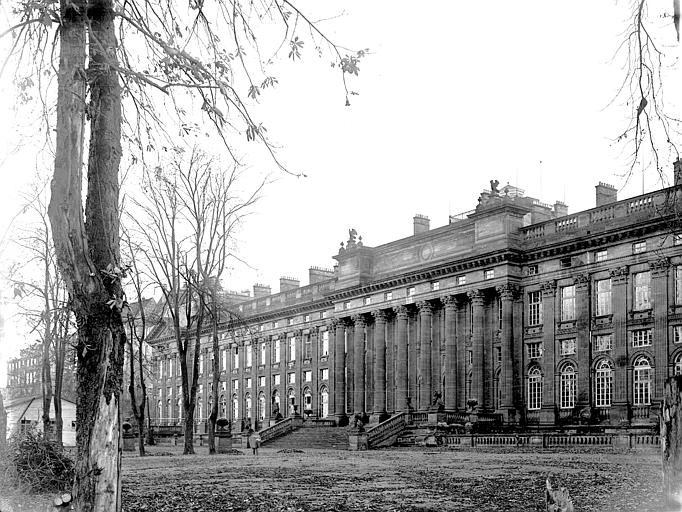 Colonnade et corps de bâtiment de gauche