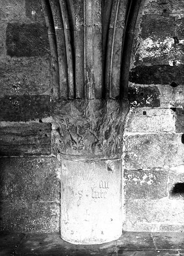 Cloître : chapiteau