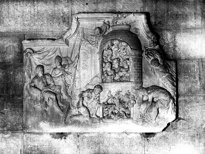 Bas-relief : les enfants dans la fournaise