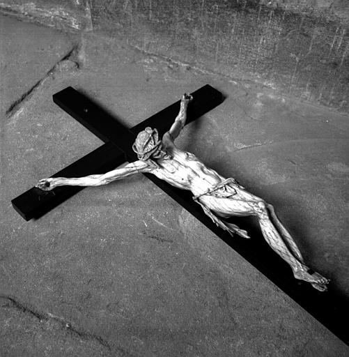 Crucifix, en ivoire