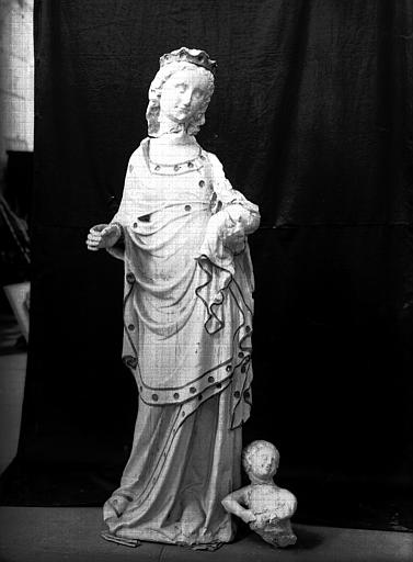 Statue en pierre, Vierge à l'Enfant, état avant restauration