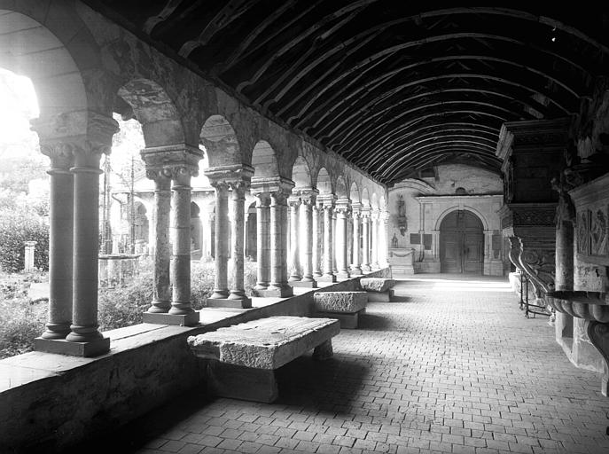 Cloître : Vue intérieure de la galerie sud