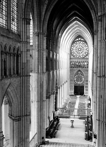 Nef, vue vers l'ouest, prise de la tribune du choeur