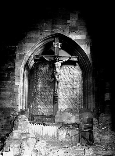 Crucifix en bois (supposé), sur le mur ouest du croisillon nord