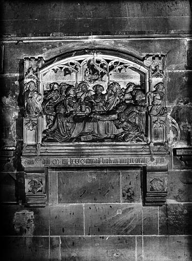 Chapelle Sainte-Catherine, haut-relief en pierre, Mort de la Vierge