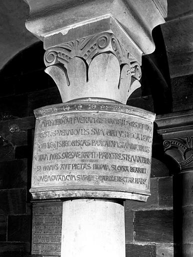 Chapelle Saint-André, pilier avec inscription pierre gravée à la mémoire d'un margrave de Bade