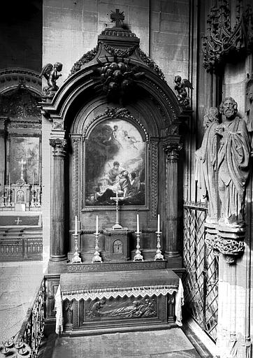 Retable en bois sculpté situé dans la chapelle Saint-Laurent