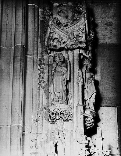 Chapelle Saint-Laurent, piliers, anges, en pierre