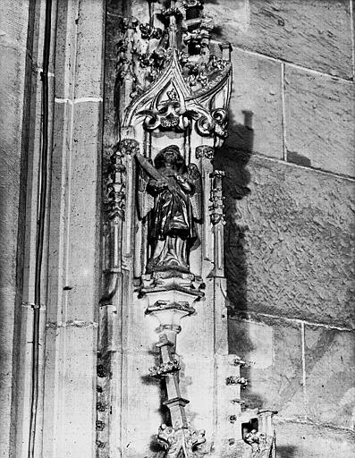 Chapelle Saint-Laurent, piliers, anges, en pierre