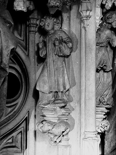 Chaire à prêcher, cuve, anges avec les instruments de la passion