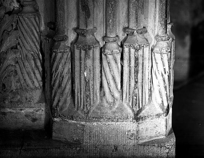 Chaire à prêcher, porte de l'escalier, base