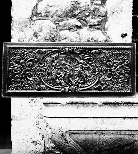 Bas-reliefs (trois) encastrés dans l'autel, bois sculpté