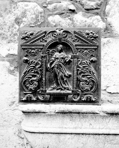 Bas-reliefs (trois) encastrés dans l'autel, bois sculpté