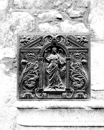 Bas-reliefs (trois) encastrés dans l'autel, bois sculpté