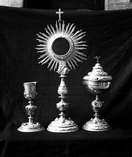 Calice en argent, ostensoir et ciboire en argent doré, aux armes de Mr A. Granez abbé d'Entremont 1645-1703