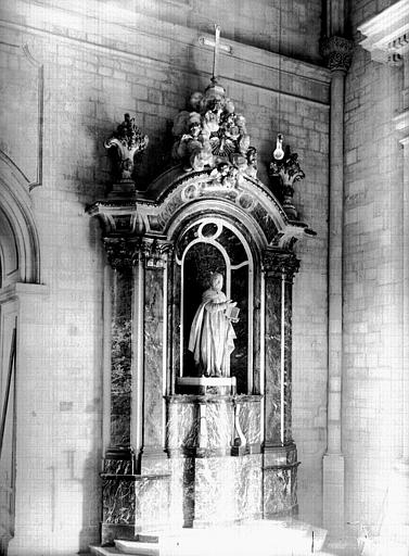 Intérieur, croisillon nord, retable sur le mur ouest