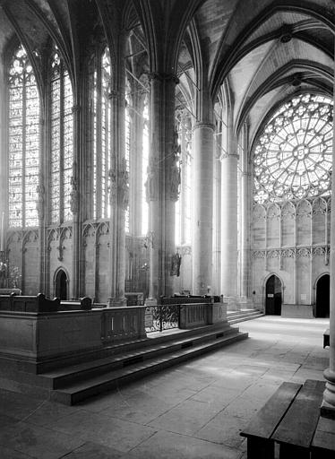 Transept et vue diagonale du choeur