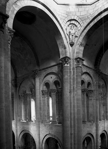 Intérieur, croisée du transept, angle nord-est