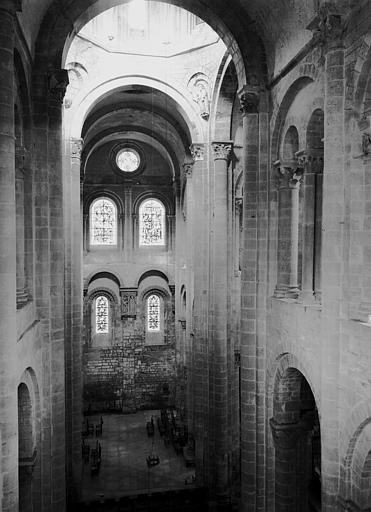 Intérieur, transept vers le nord