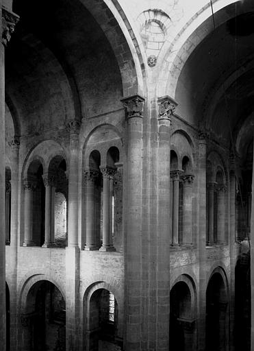 Intérieur, croisée du transept, tête de saint Paul