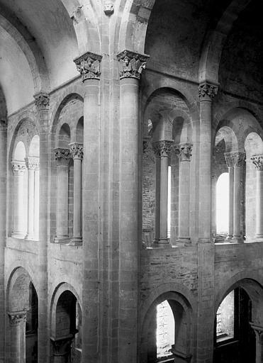 Intérieur, croisée du transept, tête de saint Paul