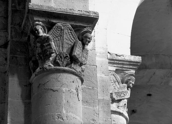 Croisée du transept, angle nord-ouest, chapiteaux