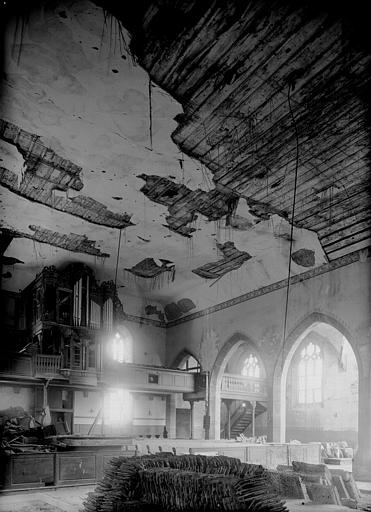 Intérieur, vue de la tribune des orgues