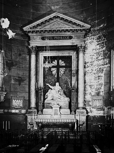 Chapelle sud, autel et retable