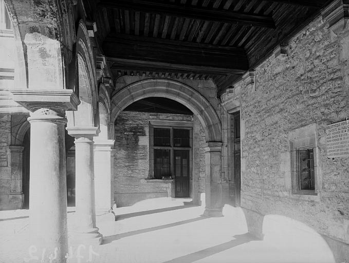 Cour intérieure, galerie du cloître