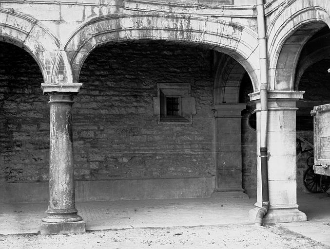 Cour intérieure, arcade du cloître