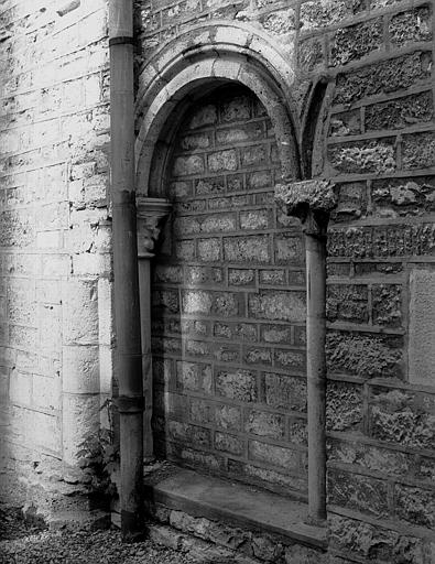 Ancien cloître de la cathédrale, arcades romanes