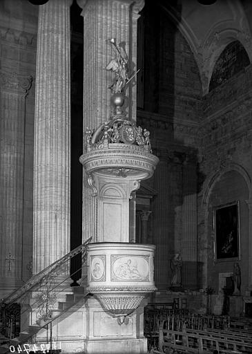 Chaire à prêcher, vue d'ensemble, bois sculpté